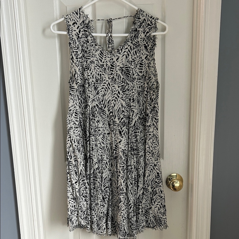 ⚜️ Ecote Black and White Leaf Print Mini Tunic Dress